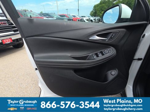 Used 2020 Buick Encore GX Select w/ Experience Buick Package FWD image 12