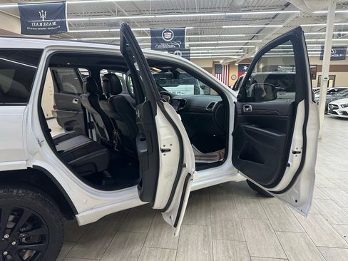 Used 2019 Jeep Grand Cherokee Altitude image 13