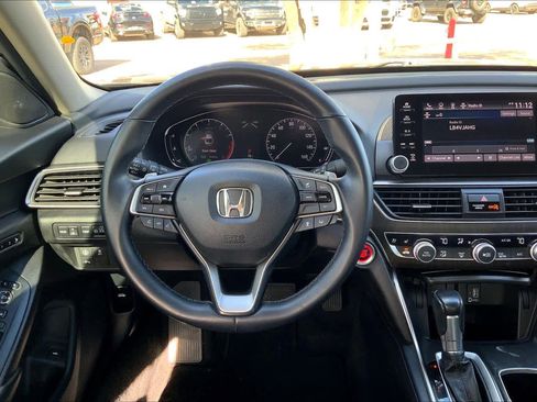 Used 2018 Honda Accord Touring image 5