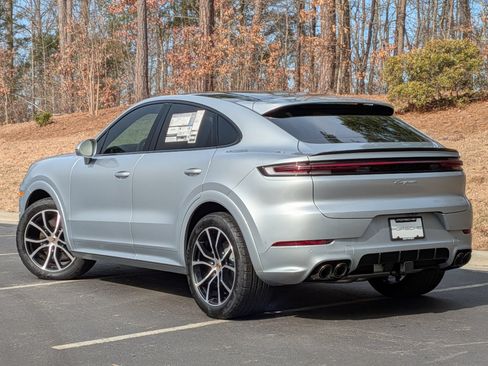 Certified 2026 Porsche Cayenne Coupe AWD/4WD image 3