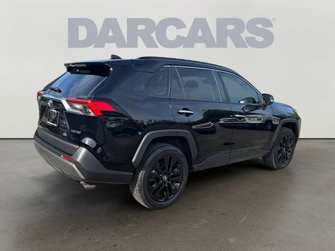 Used 2019 Toyota RAV4 Limited w/ Cold Weather Package FWD image 7
