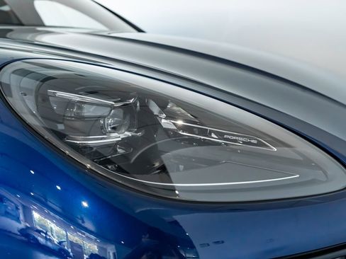 Certified 2026 Porsche Macan AWD/4WD image 35