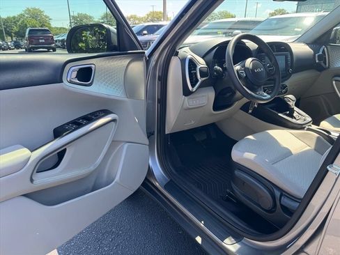 Certified 2025 Kia Soul LX FWD image 13