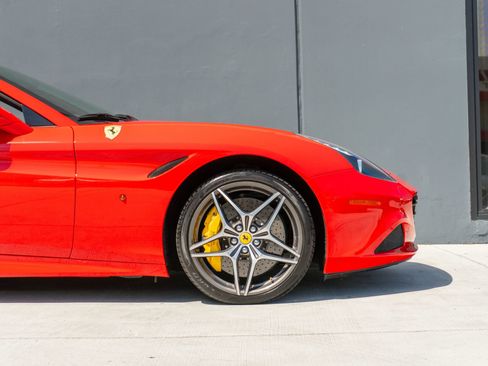 Used 2017 Ferrari California T RWD image 35