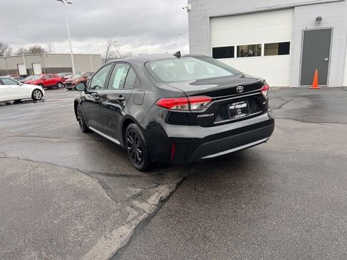 Used 2022 Toyota Corolla LE image 11