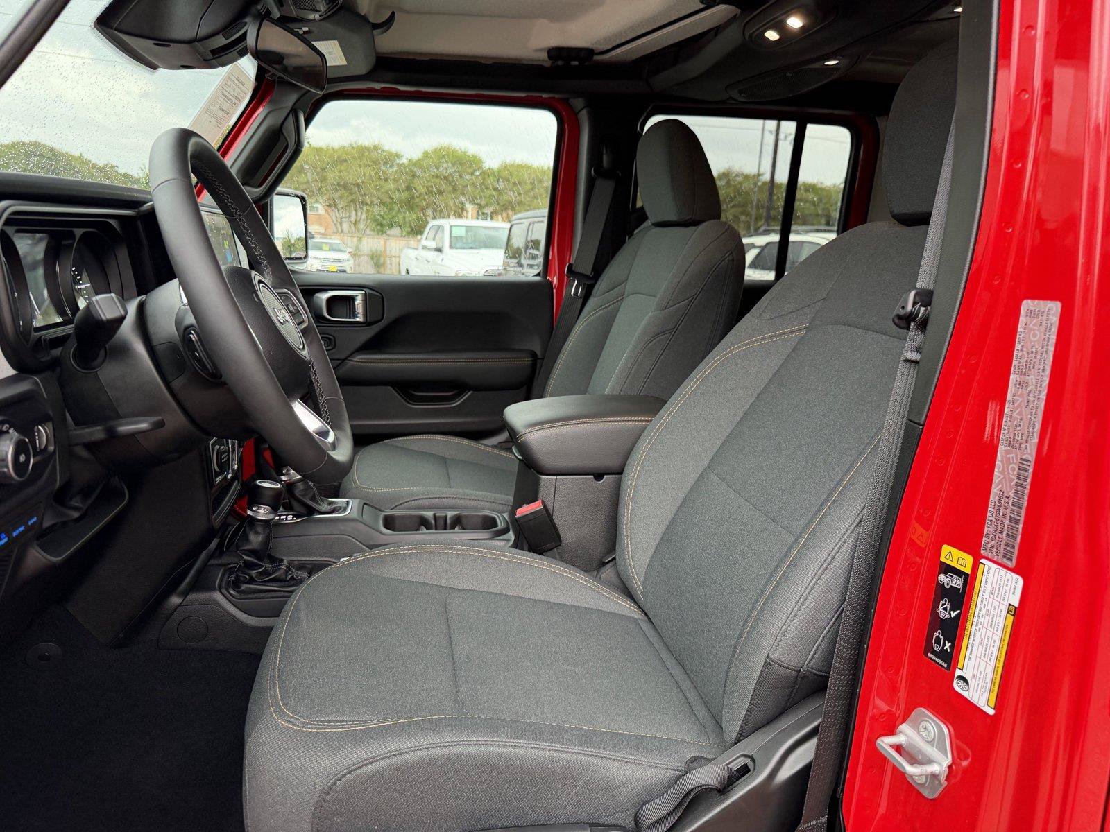 Used 2025 Jeep Wrangler Unlimited Sahara AWD/4WD image 15
