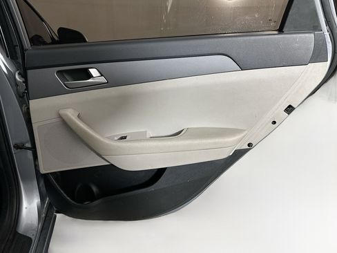 Used 2017 Hyundai Sonata SE w/ Cargo Package image 27