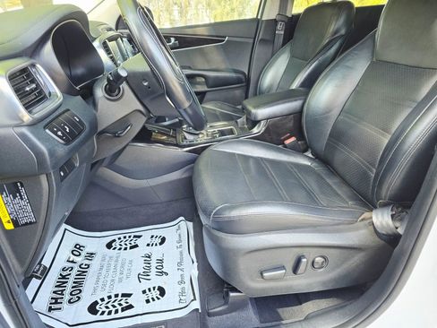 Used 2017 Kia Sorento EX FWD image 16