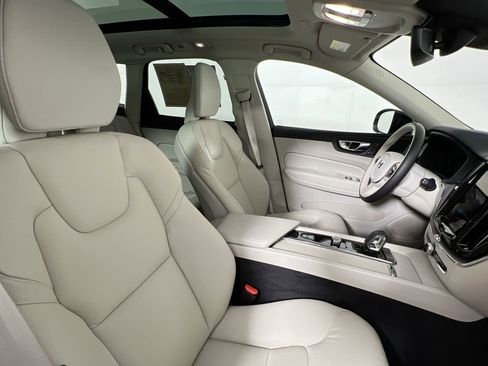 Certified 2025 Volvo XC60 B5 Core image 28