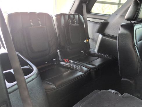 Used 2018 Ford Explorer Platinum image 44