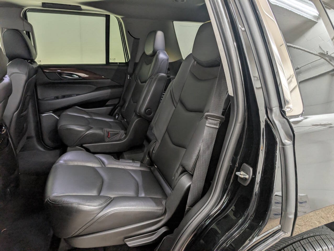 Used 2018 Cadillac Escalade Premium Luxury AWD/4WD image 15