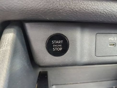 Used 2024 Nissan Rogue SV FWD image 32