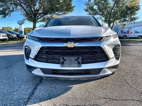 Used 2023 Chevrolet Blazer LT image 3