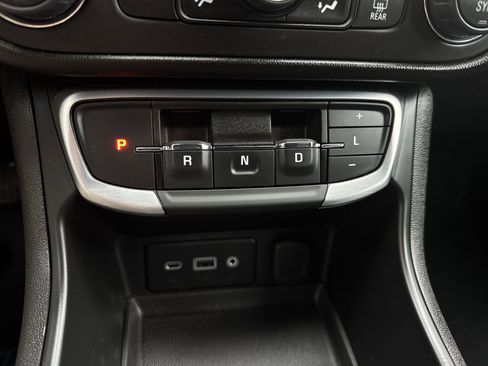 Certified 2024 GMC Terrain SLE w/ Driver Convenience Package image 16