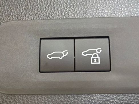 Used 2025 Toyota Crown Signia Limited w/ Advanced Technology Package image 20