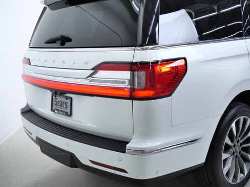 Used 2021 Lincoln Navigator Reserve w/ Luxury Package AWD/4WD image 5