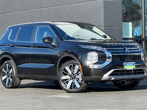 New 2026 Mitsubishi Outlander SE image 3