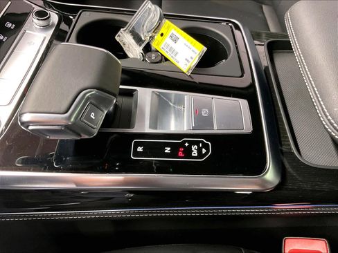 Certified 2025 Audi Q7 2.0T Premium Plus w/ Premium Plus Package AWD/4WD image 18