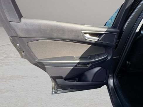 Used 2019 Ford Edge SE image 28