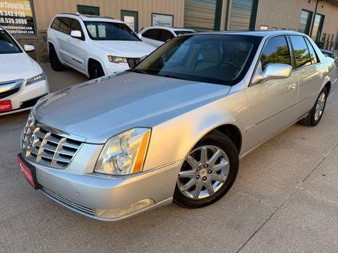 Used 2009 Cadillac DTS image 2
