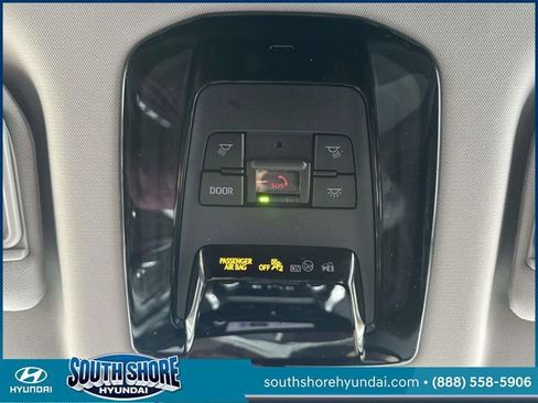 Used 2023 Toyota Venza LE AWD/4WD image 36