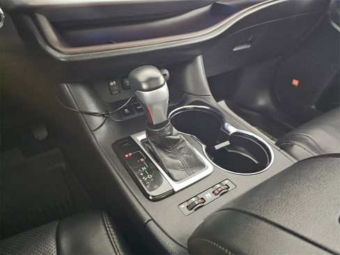 Used 2018 Toyota Highlander Limited Platinum image 28