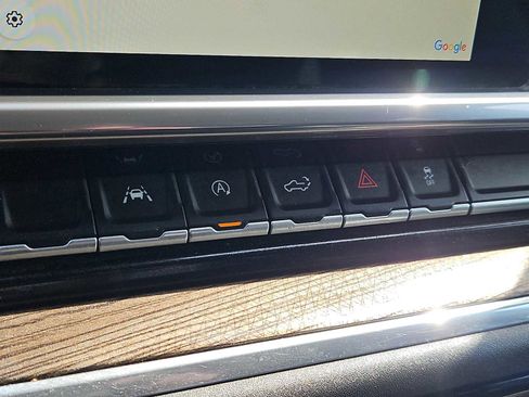 Used 2023 Chevrolet Silverado 1500 LT AWD/4WD image 17