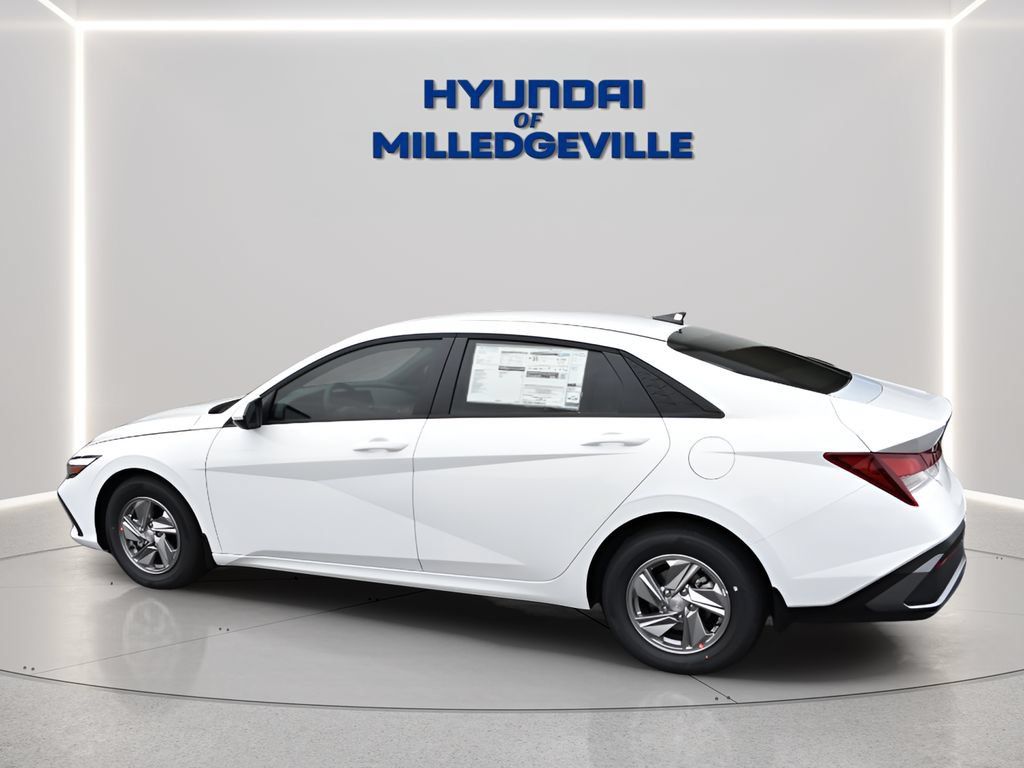 New 2026 Hyundai Elantra SE FWD image 2