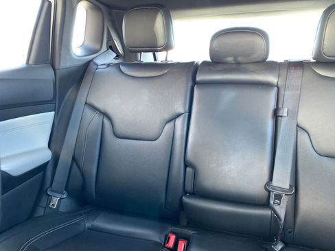 Used 2025 Jeep Compass Limited image 40