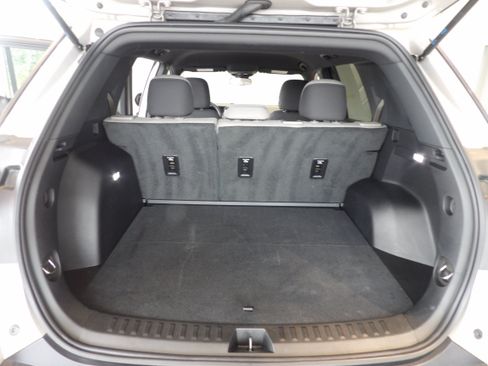 Used 2025 GMC Terrain Elevation AWD/4WD image 18