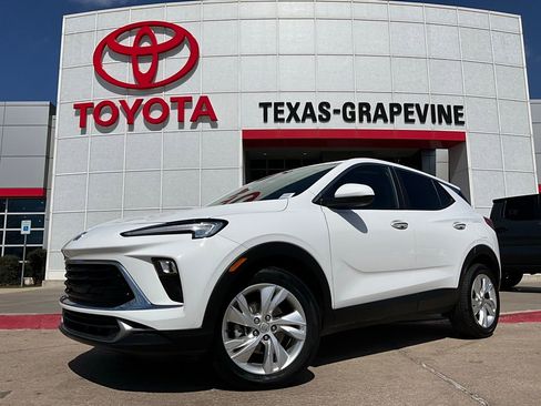 Used 2025 Buick Encore GX Preferred image 2