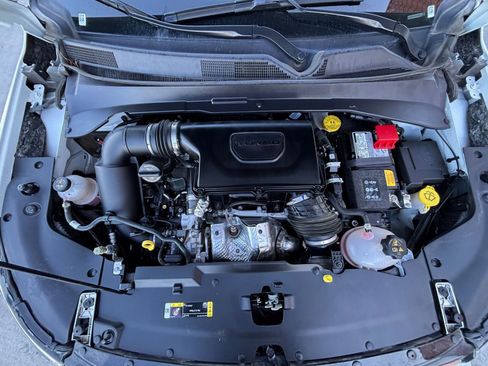 Used 2025 Jeep Compass Limited image 32