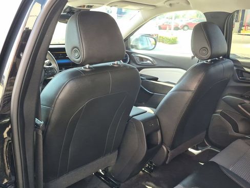 Used 2025 Chevrolet Trax LT FWD image 24