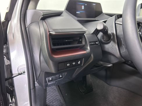 Used 2025 Toyota Prius Plug-In Hybrid FWD image 29