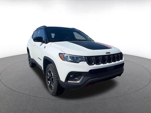 Used 2026 Jeep Compass Trailhawk AWD/4WD image 3