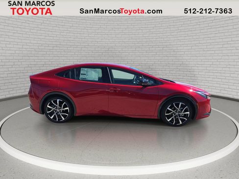 New 2026 Toyota Prius Plug-In Hybrid FWD image 4