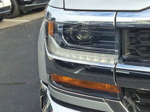 Used 2018 Chevrolet Silverado 1500 LT w/ All Star Edition image 9