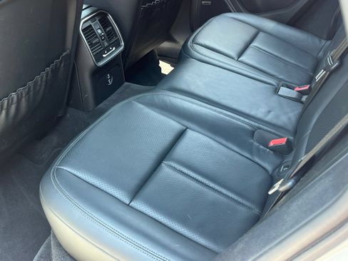 Certified 2024 Porsche Macan AWD/4WD image 20