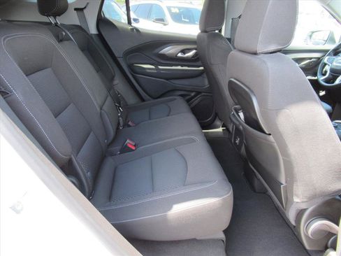 Used 2023 GMC Terrain SLE w/ Driver Convenience Package image 28