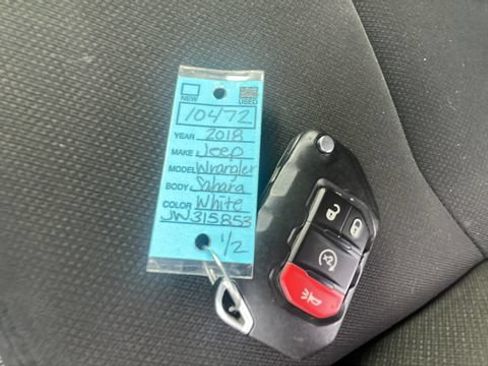 Used 2018 Jeep Wrangler Unlimited Sahara w/ Uconnect 4C Nav & Sound Group AWD/4WD image 30
