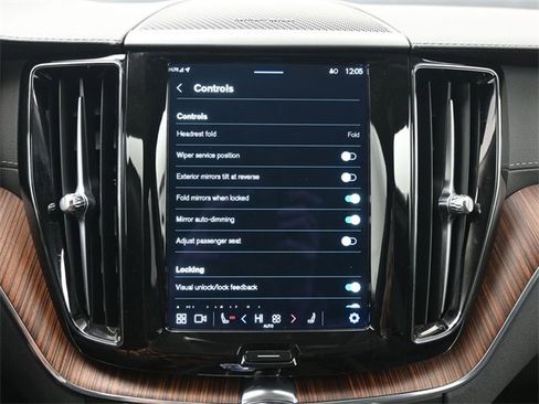 Used 2023 Volvo XC60 B5 Ultimate w/ Protection Package Premier image 17