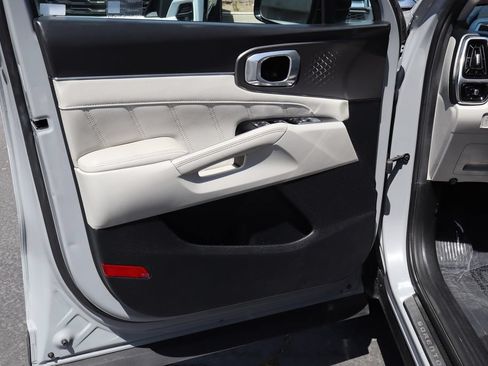 Used 2023 Kia Sorento SX FWD image 17