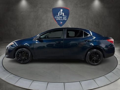 Used 2018 Toyota Corolla LE FWD image 2