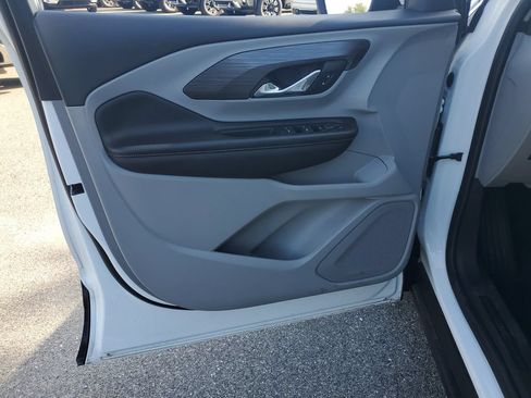 Used 2023 GMC Terrain SLE FWD image 23