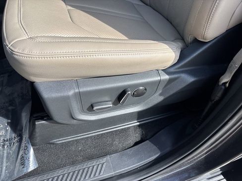 Used 2024 Ford Expedition Limited image 19