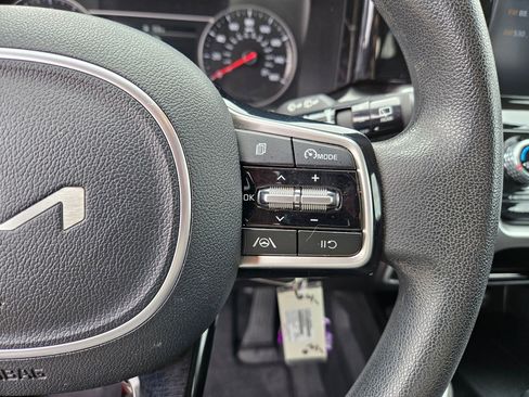 Used 2022 Kia Sorento LX AWD/4WD image 18