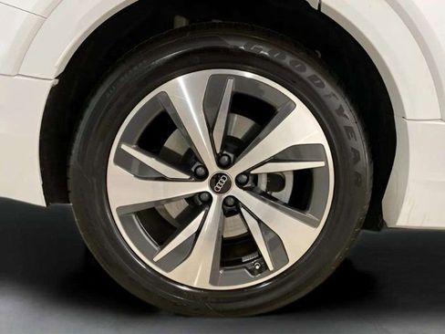 Used 2024 Audi Q8 e-tron Premium Plus w/ Premium Plus Package image 31