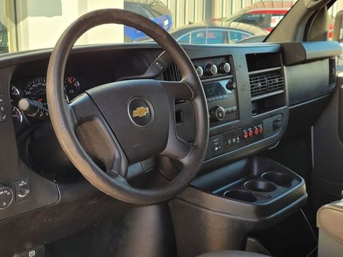 Used 2014 Chevrolet Express 2500 image 17