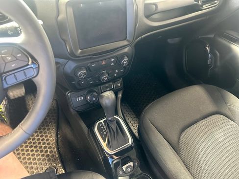 Used 2022 Jeep Renegade Altitude AWD/4WD image 5