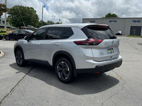 Certified 2025 Nissan Rogue SV FWD image 5